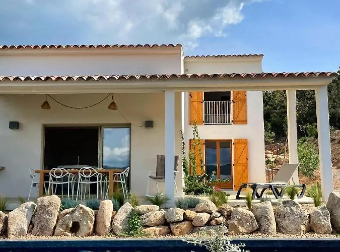 Villa A Casa Di Santa Giulia